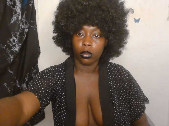 Strip-me-naked live cam on BongaCams