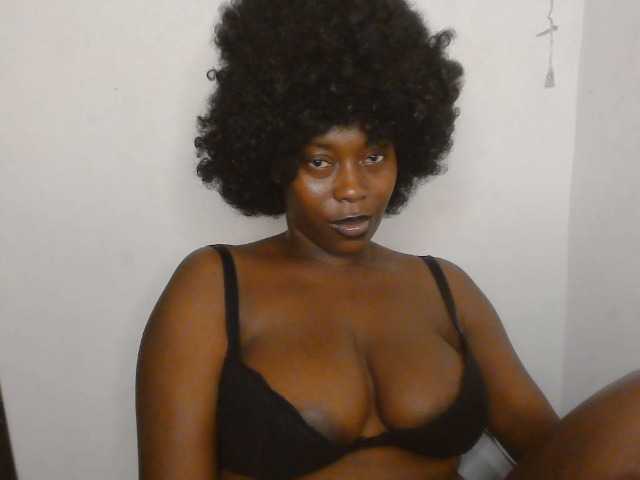 Strip-me-naked live cam on BongaCams