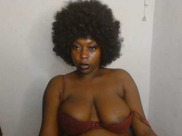 Strip-me-naked live cam on BongaCams
