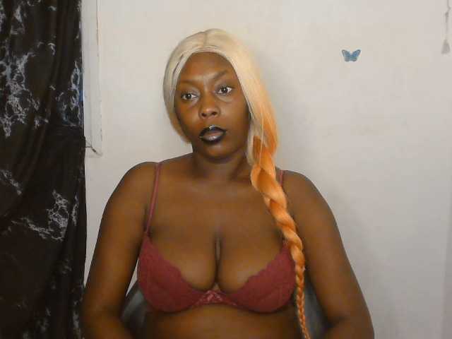 Strip-me-naked live cam on