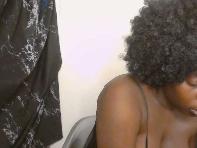 Strip-me-naked live cam on BongaCams