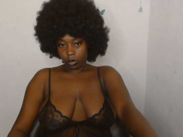 Strip-me-naked live cam on BongaCams