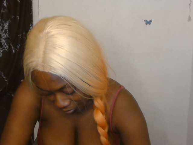 Strip-me-naked live cam on BongaCams