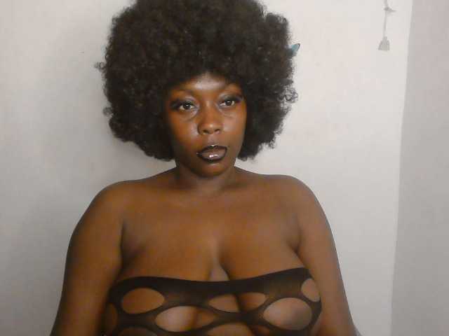 Strip-me-naked live cam on BongaCams