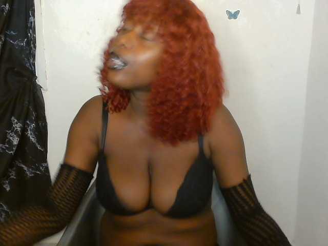 Strip-me-naked live cam on BongaCams