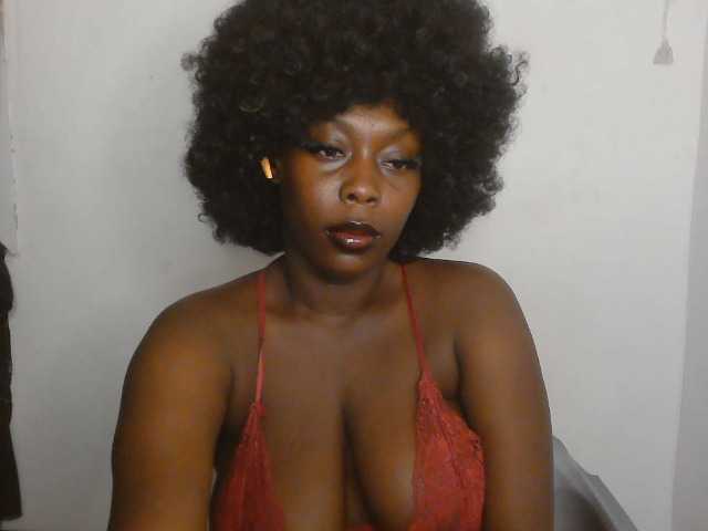 Strip-me-naked — live female cam