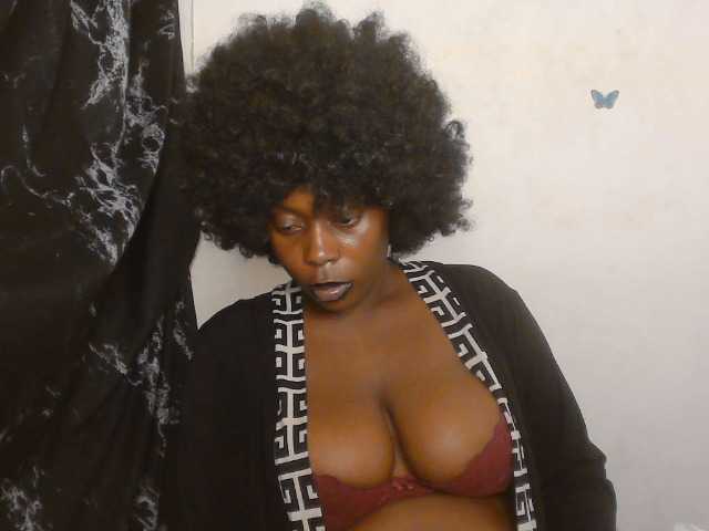 Strip-me-naked live cam on BongaCams