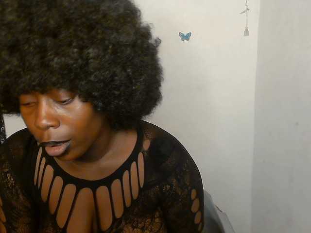 Strip-me-naked live cam on BongaCams