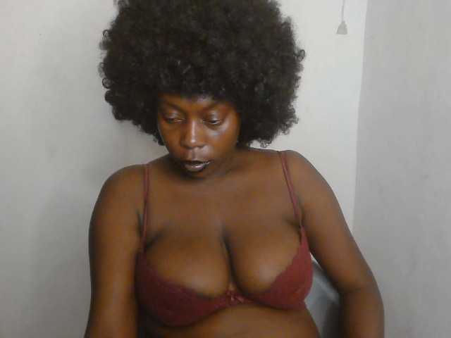 Strip-me-naked live cam on BongaCams