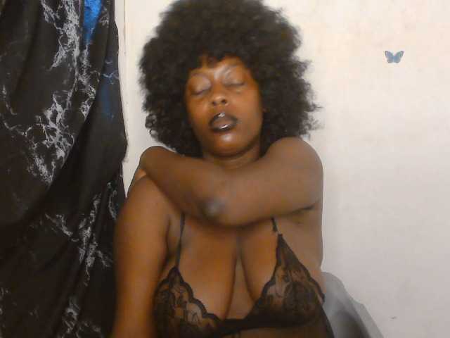 Strip-me-naked live cam on BongaCams