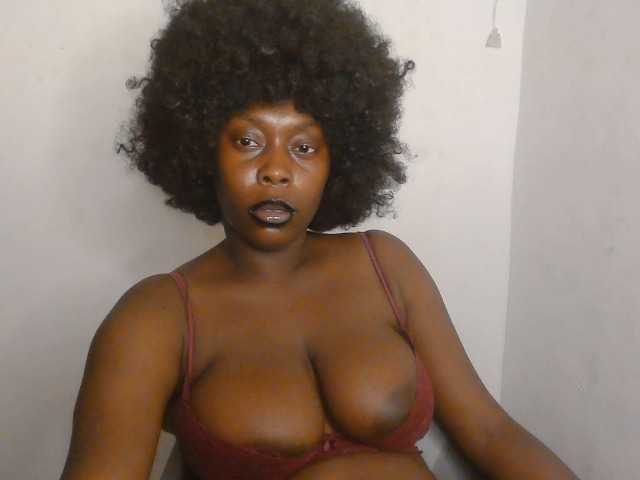 Strip-me-naked live cam on BongaCams