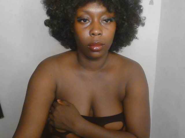 Strip-me-naked live cam on BongaCams