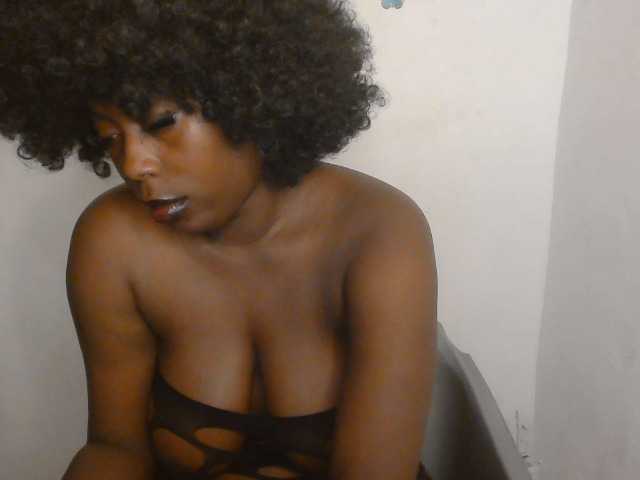 Strip-me-naked live cam on BongaCams