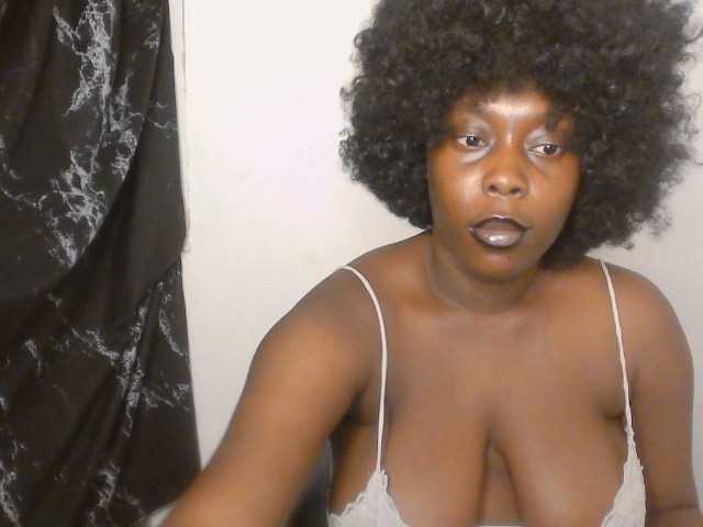 Strip-me-naked live cam on BongaCams