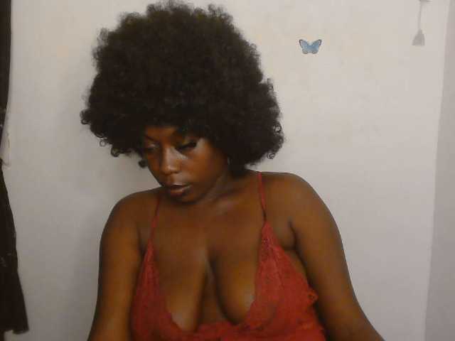 Strip-me-naked — live female cam
