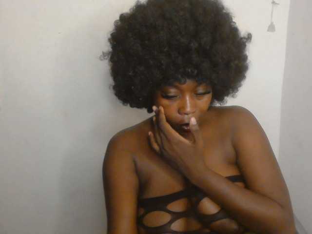 Strip-me-naked live cam on BongaCams