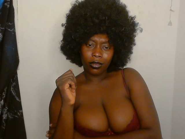 Strip-me-naked live cam on BongaCams