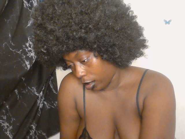 Strip-me-naked live cam preview