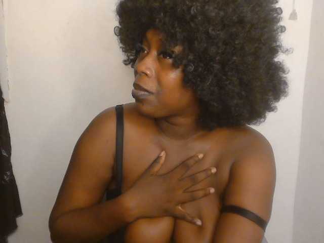 Strip-me-naked live cam on BongaCams