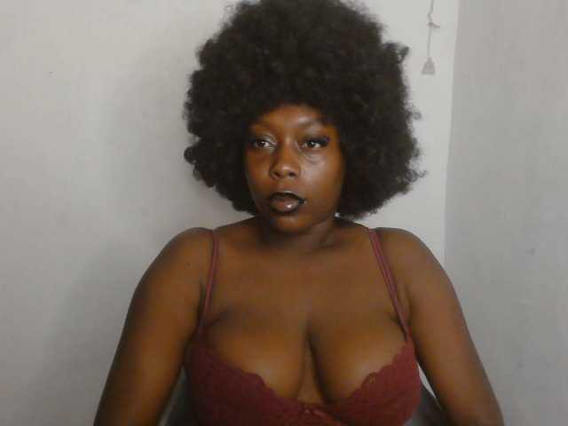 Strip-me-naked live cam on BongaCams