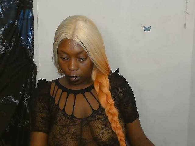 Strip-me-naked live cam on BongaCams