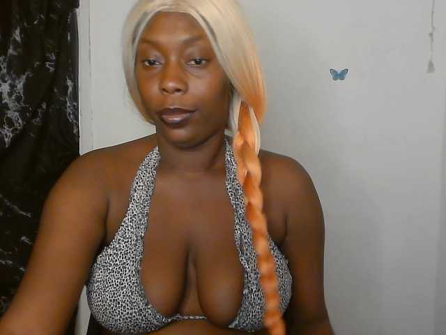 Strip-me-naked live cam on BongaCams
