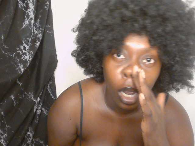 Strip-me-naked, en directo ahora en BongaCams