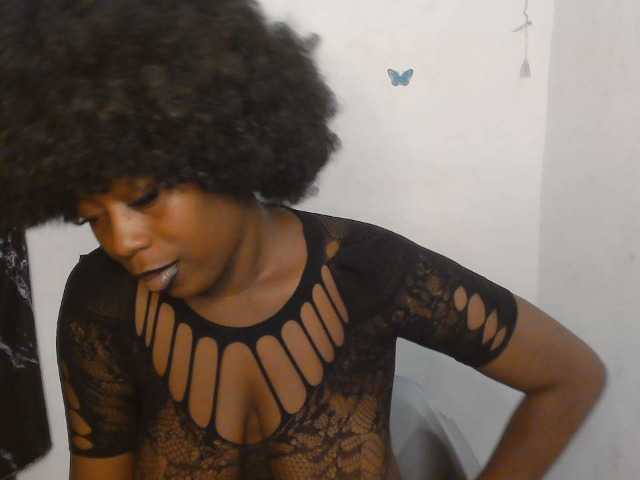 Strip-me-naked live cam on BongaCams