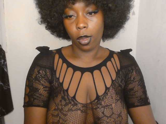 Strip-me-naked live cam on BongaCams