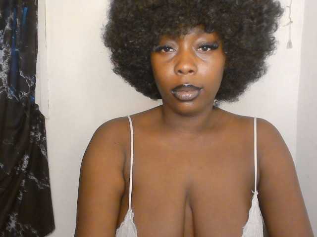 Strip-me-naked live cam on BongaCams