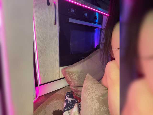 Barsi8 live cam on BongaCams