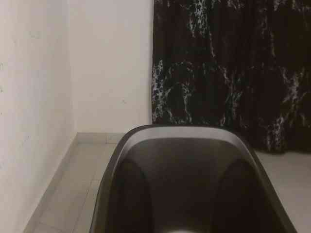 Nasty-lilly webcam