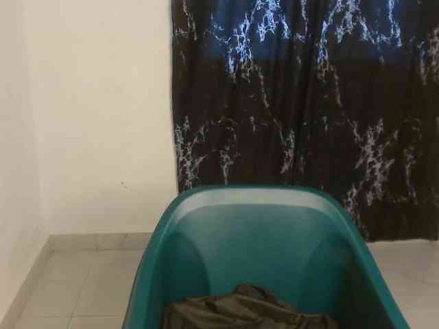 Nasty-lilly webcam
