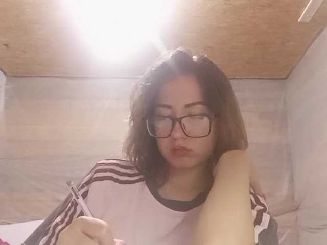 BeaHounchell live cam on BongaCams