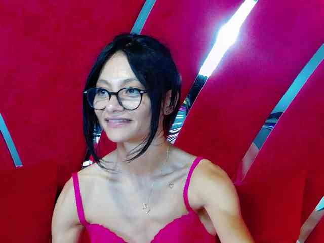 MayaLeey webcam