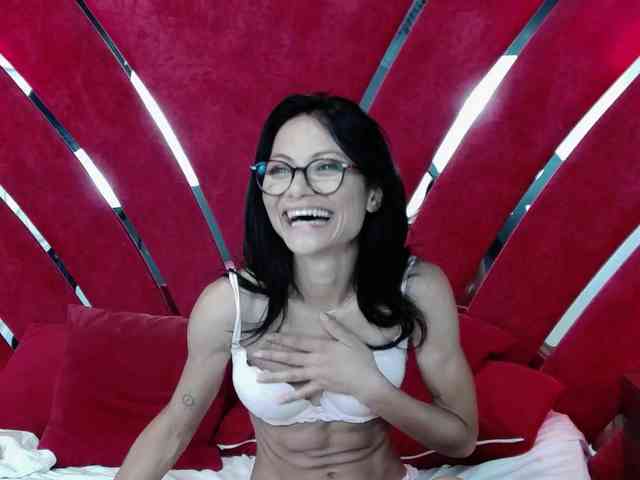 MayaLeey webcam