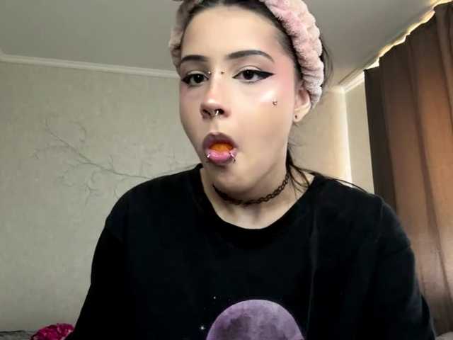 le modèle ArlaReily est en webcam porno dans un show sur le site bongacams, il possède les tags suivants: White/Caucasian,Brunette,Shaved