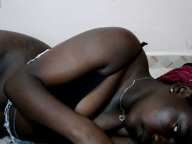 Queen-melody live cam on BongaCams