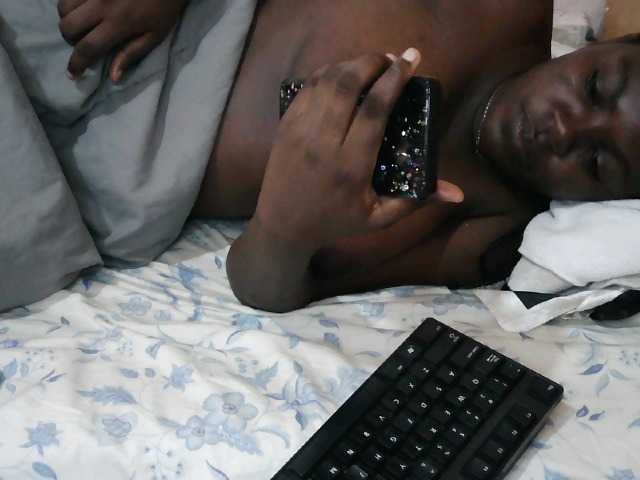 Queen-melody live cam on BongaCams