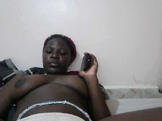 Queen-melody live cam on BongaCams