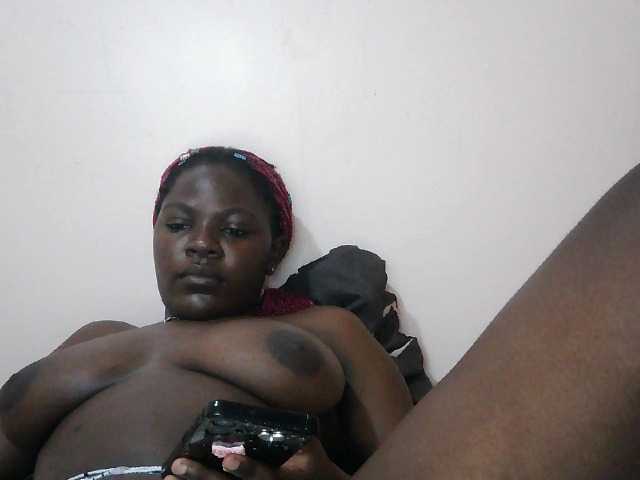 Queen-melody live cam on BongaCams