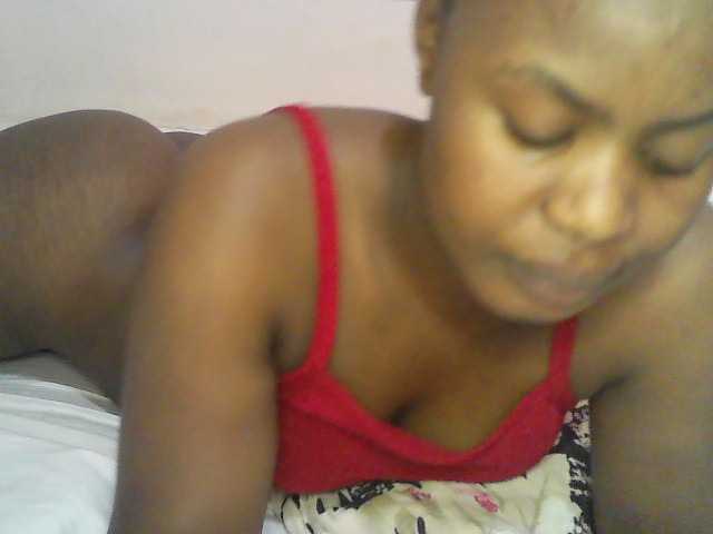 Queen-melody live cam on BongaCams