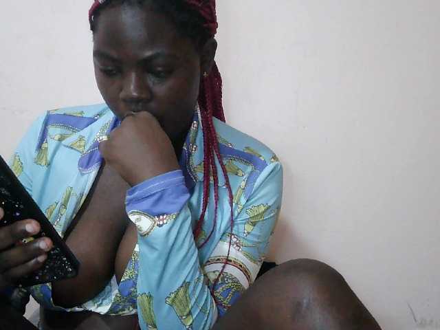 Queen-melody live cam on BongaCams
