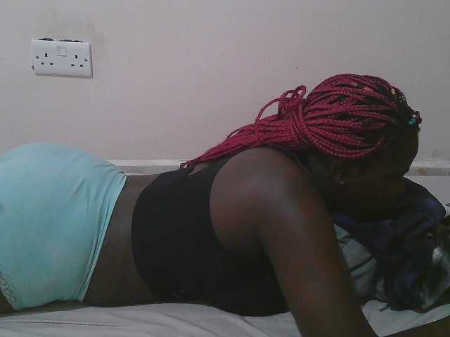 Queen-melody live cam on BongaCams