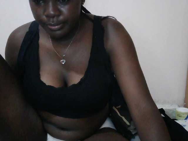 Queen-melody live cam on BongaCams