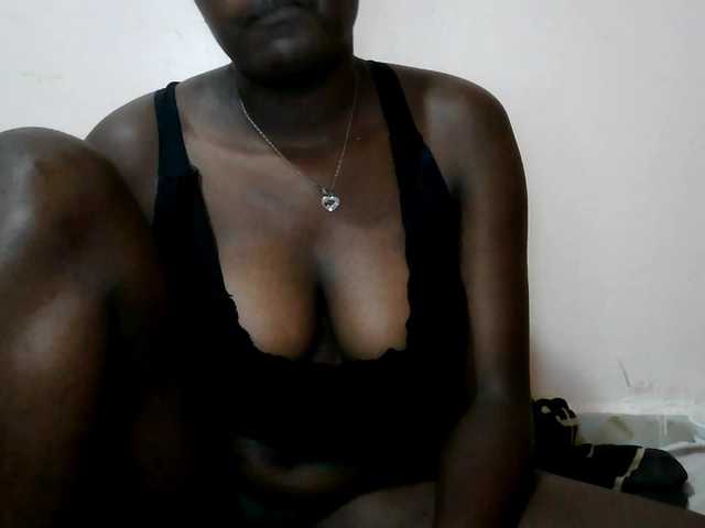 Queen-melody live cam on BongaCams