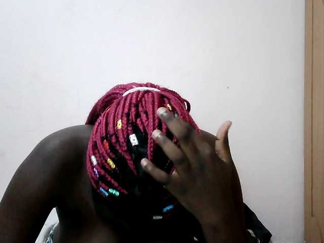 Queen-melody live cam on BongaCams