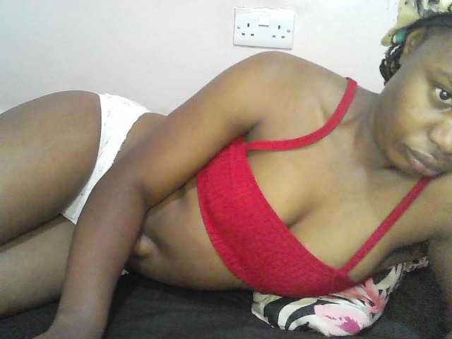 Queen-melody live cam on BongaCams