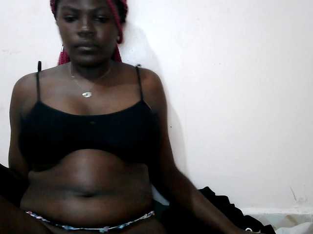 Queen-melody live cam on BongaCams