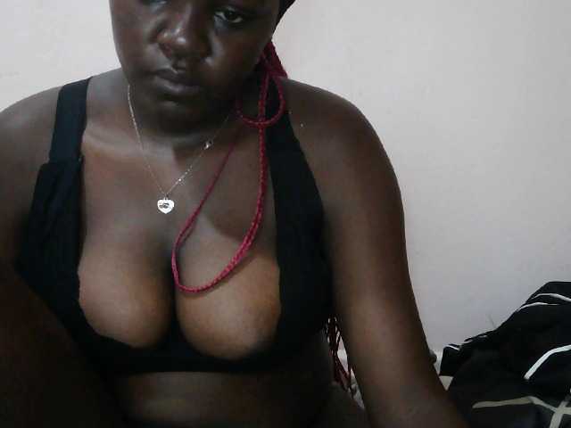 Queen-melody live cam on BongaCams